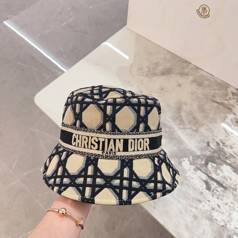 CHRISTIAN DIOR